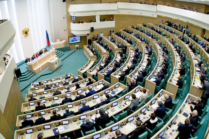 Російські сенатори взялися за «головне питання»: якість котлет у буфеті