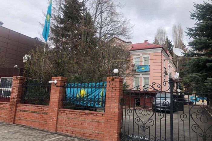 Посольство Казахстана призвало своих граждан покинуть Украину