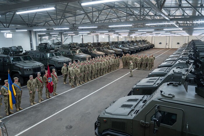 Умєров передав військовим 40 бронеавтомобілів «Козак» (фото)