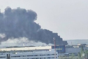 На заводі «Камаз», який постачає вантажівки армії РФ, спалахнула пожежа (відео)