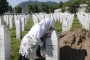 У липні 1995 року у містечку Сребрениця армія Республіки Сербської під командуванням Ратко Младіча вбила понад 8 тис. боснійських мусульманських чоловіків і хлопчиків